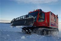 Kar küreme özelliği sayesinde başka bir araç yada ekibe ihtiyaç duymadan yüksek kar kütlesi olan yolları açarak ulaşım sağlama özelliğine sahip